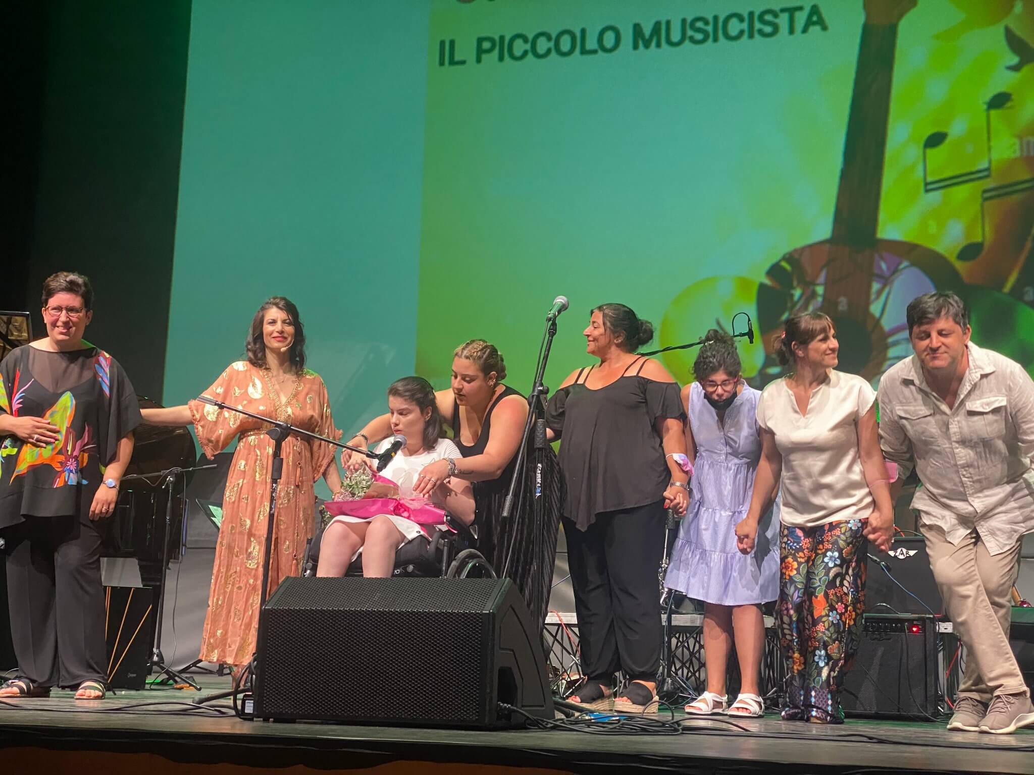 Partecipazione dei ragazzi di Gocce nel Deserto allo spettacolo di fine anno di Musicoterapia al Cinema Garden di Rende - gocce nel deserto