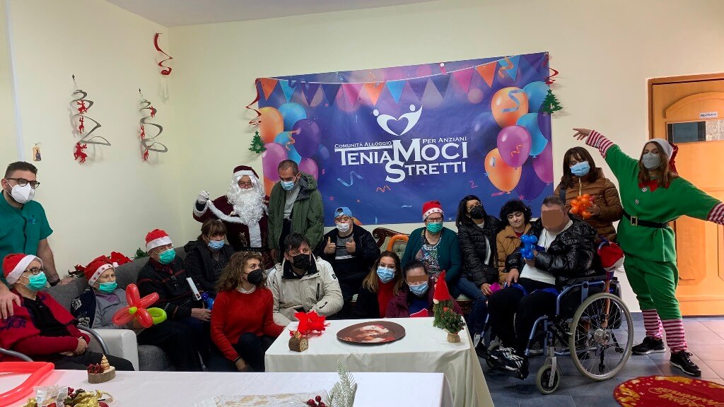 Gocce nel Deserto ospite della Comunità Alloggio “Teniamoci Stretti” per una Tombolata di Natale  - gocce nel deserto