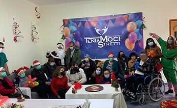 Gocce nel Deserto ospite della Comunità Alloggio “Teniamoci Stretti” per una Tombolata di Natale 